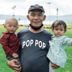 Grandpa Names Arched (Select Your Name) – Unisex Tee